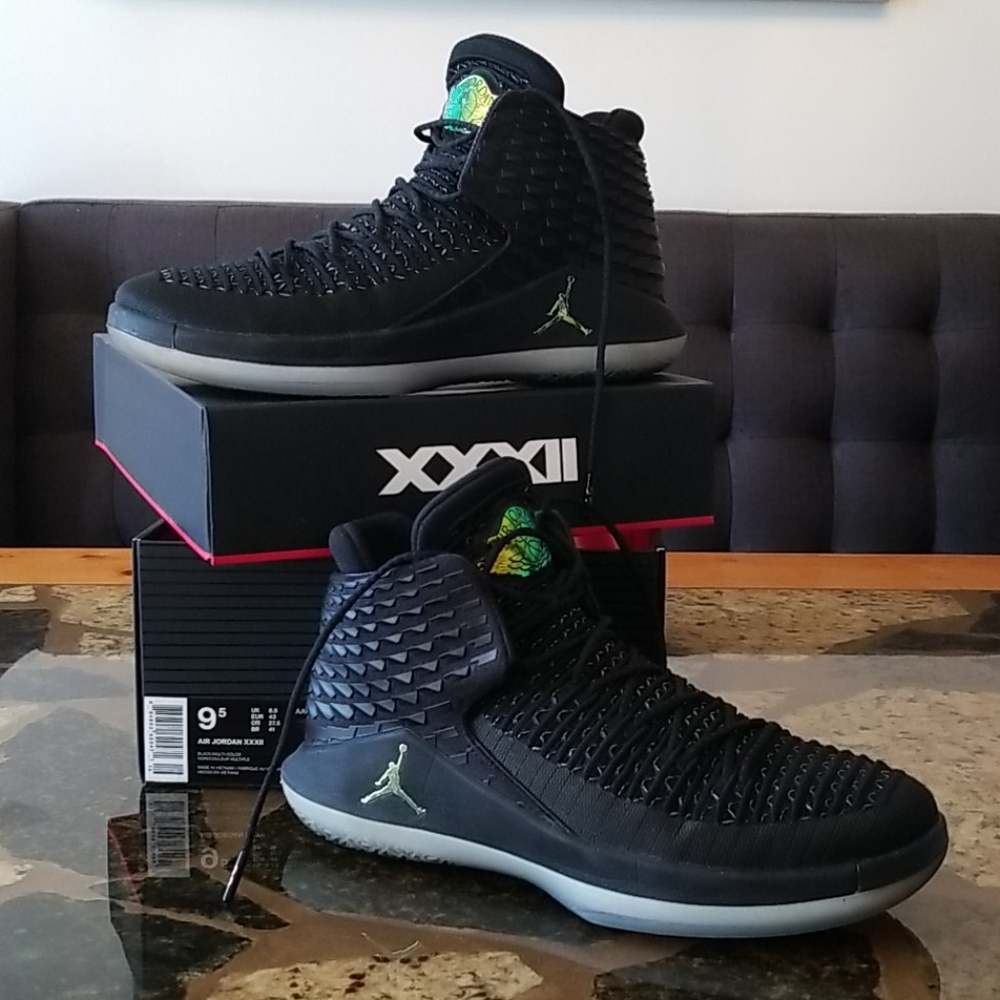 Air Jordan XXXII 9.5